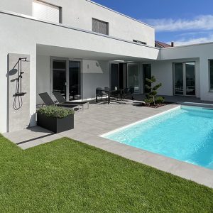 Hornberger-Aussenanlagen-Garten-mit-Pool-1-quer